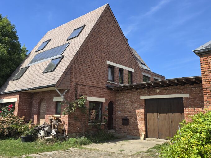 Spacieuse et lumineuse maison avec une magnifique vue en pleine campagne!
