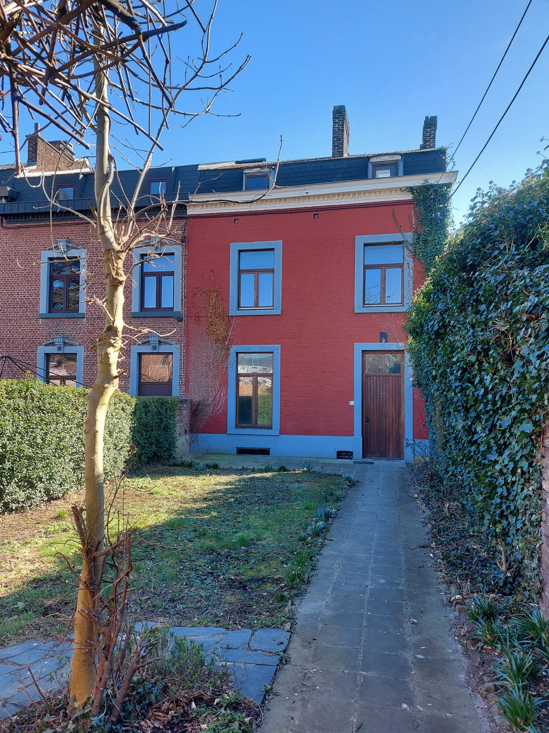 Spacieuse maison de ville – 5 chambres + bureau